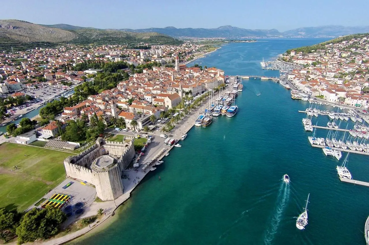 Apartments By The Sea Trogir - 15517 Croatia