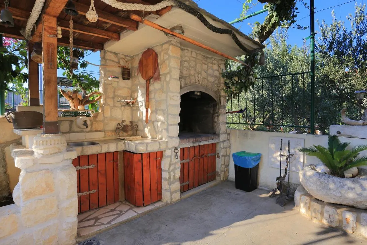 Apartments By The Sea Trogir - 15517 Croatia