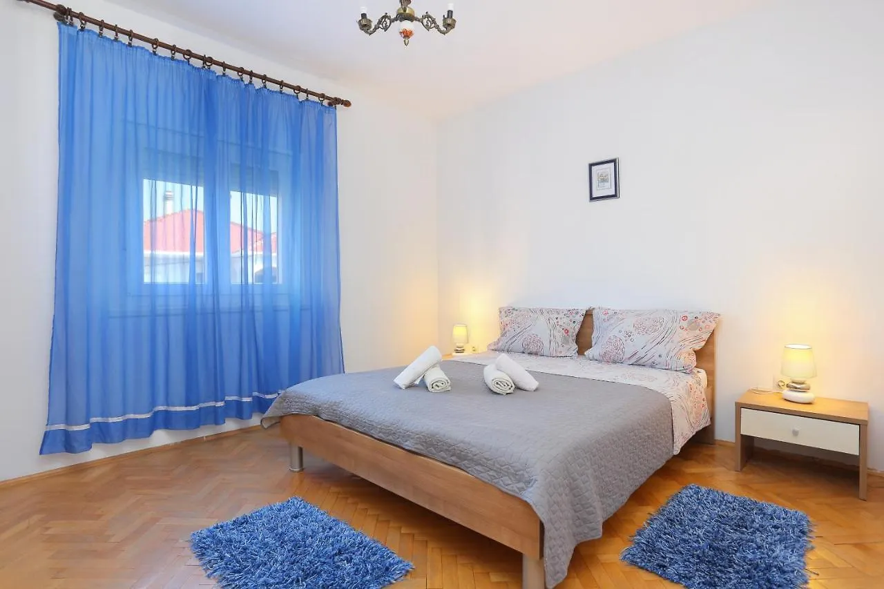 Apartments By The Sea Trogir - 15517 Croatia