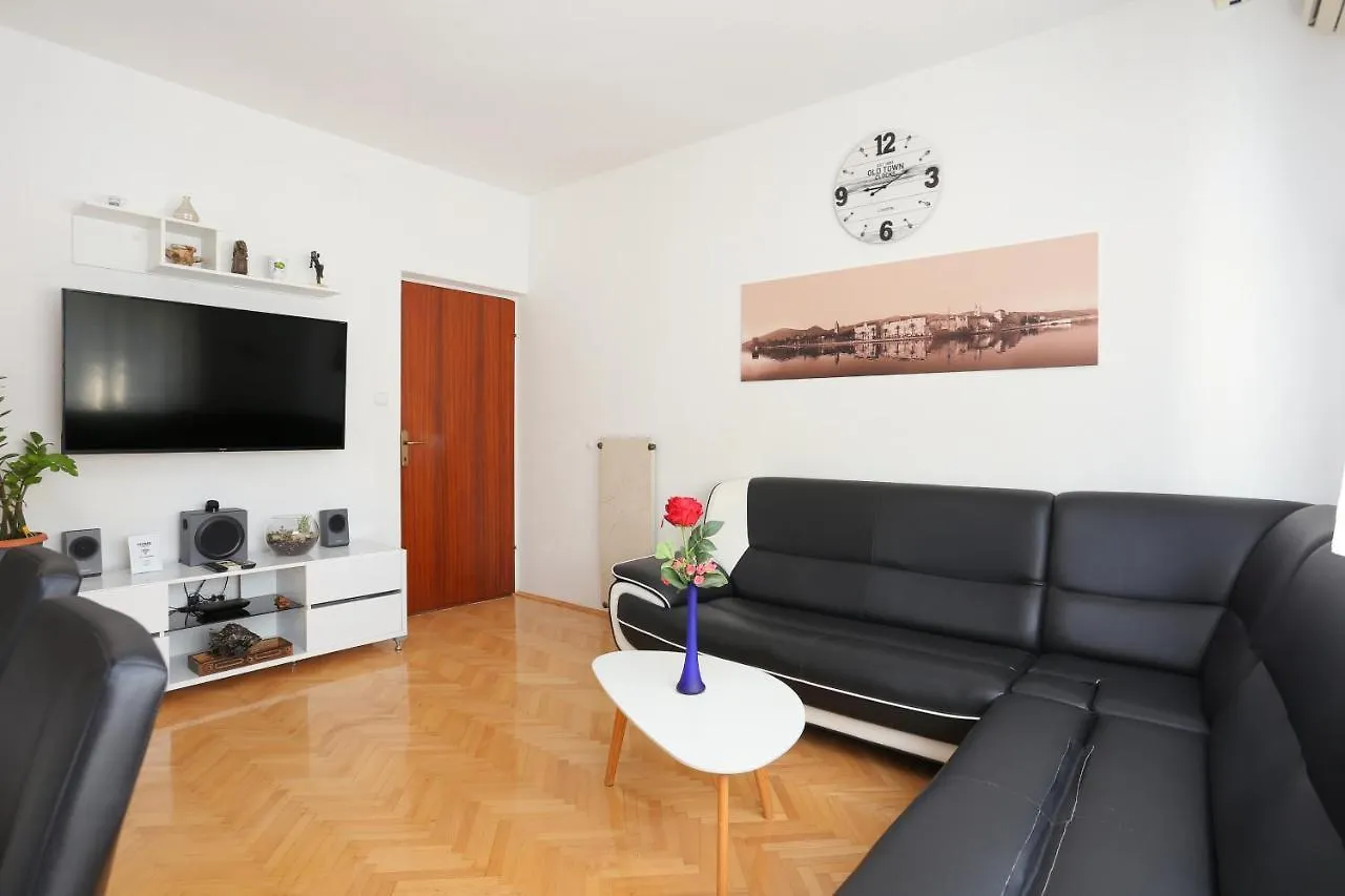 Apartments By The Sea Trogir - 15517 Croatia